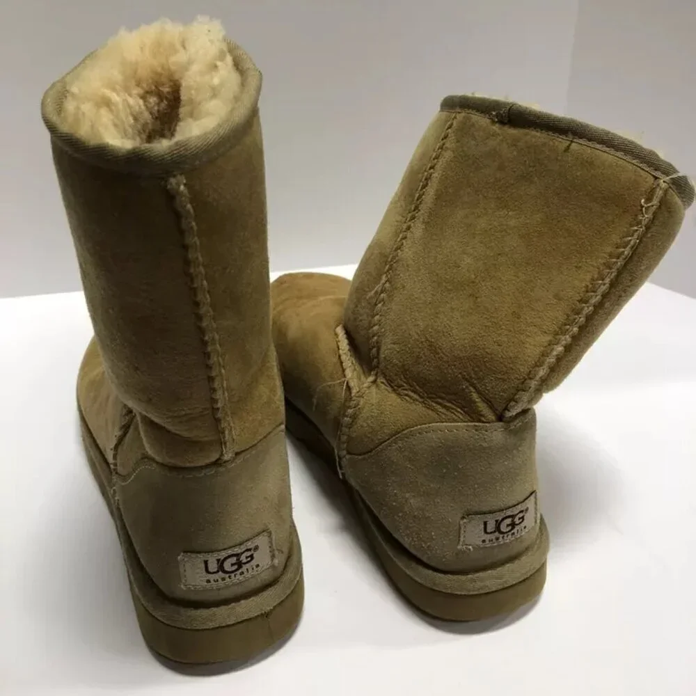UGG Women's Classic Short II Boot Sand Size 8 M